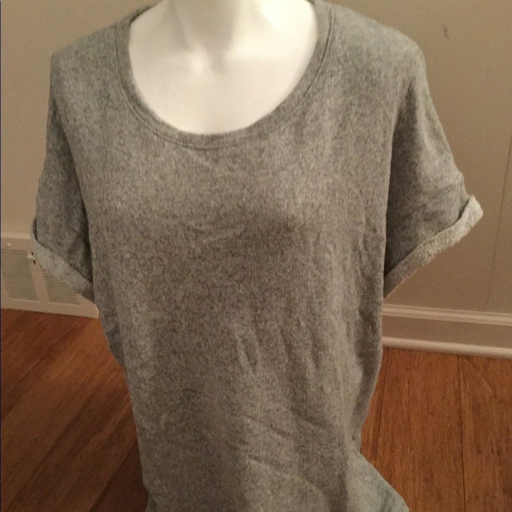 Light weight short sleeve sweater.